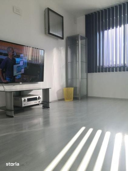 Apartament cu 3 camere semidecomandat în Gara de Nord