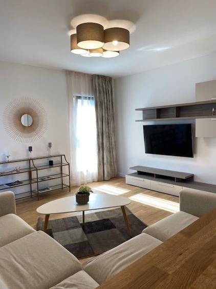Apartament cu 3 camere decomandat, mobilat în Băneasa