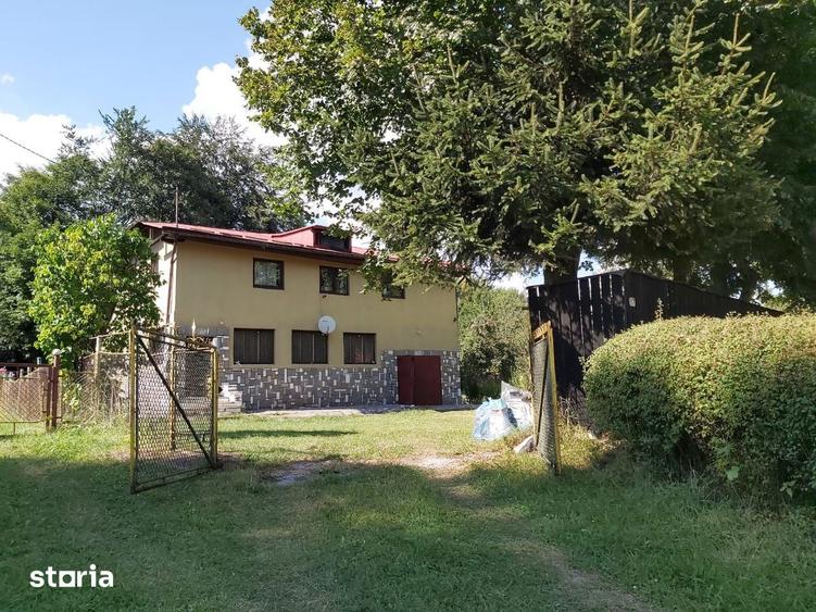 Casă cu 5 camere cu Teren 3908 Mp în Central