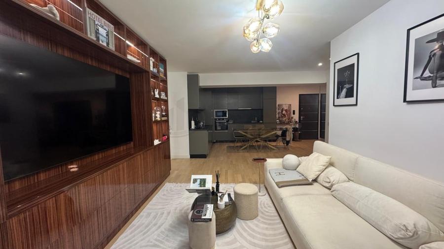 Apartament cu 4 camere semidecomandat, mobilat în Barbu Văcărescu