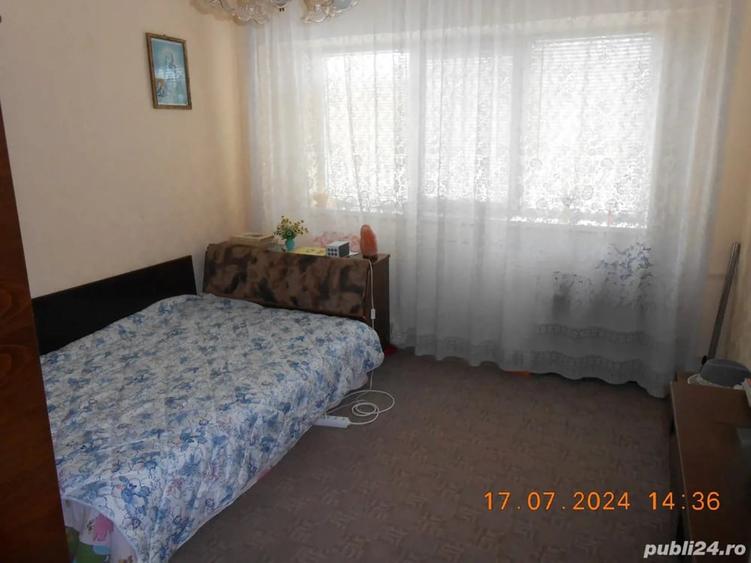 Apartament cu 4 camere decomandat în Central