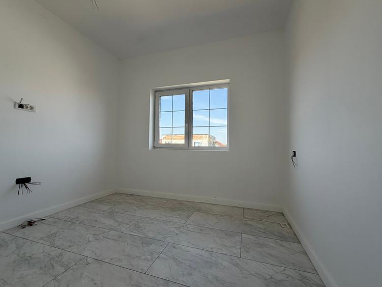 Duplex cu 5 camere cu Canalizare în Moșnița Nouă