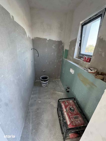 Casă cu 4 camere cu Teren 466 Mp în Păulești