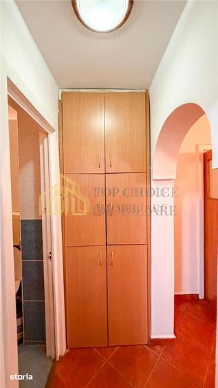 Apartament cu 3 camere decomandat, mobilat în Tei