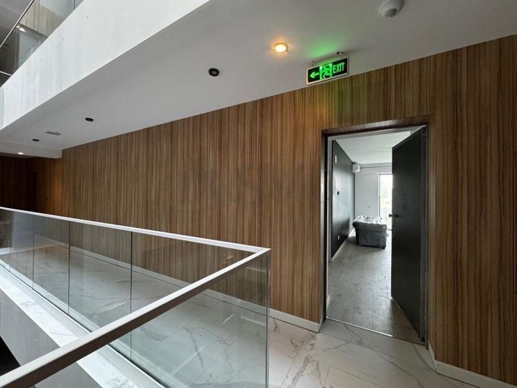 Apartament cu 3 camere semidecomandat în Sisești