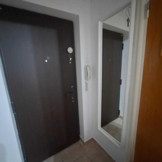 Garsonieră în Titan