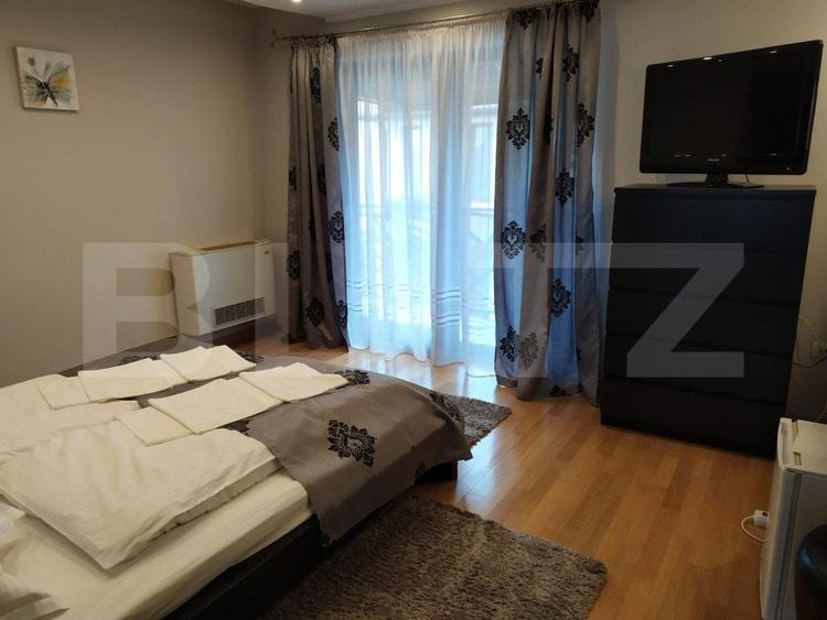 Casă individuală cu 12 camere cu Teren 690 Mp în Cetate