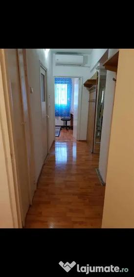 Apartament cu 3 camere decomandat în Calea București