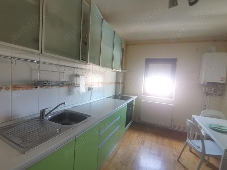 Apartament cu 4 camere decomandat în Central