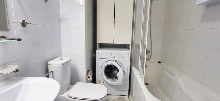 Garsonieră decomandată în Titan