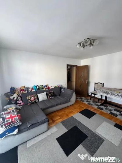 Apartament cu 3 camere semidecomandat în Central