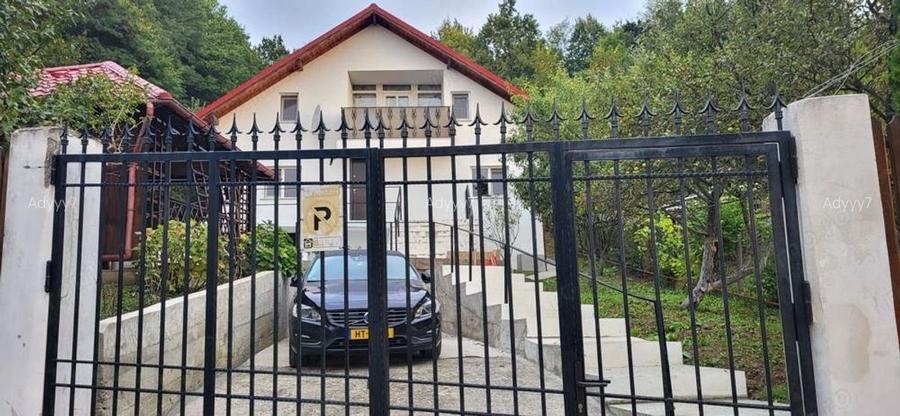 Casă individuală cu 5 camere cu Teren 2500 Mp în Central