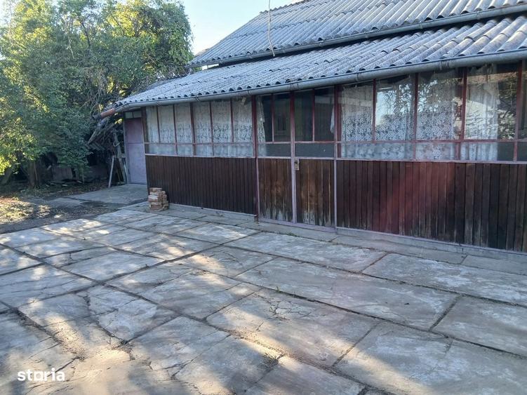 Casă cu 4 camere cu Teren 2275 Mp în Văcărești