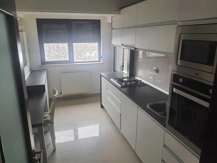Apartament cu 3 camere decomandat, mobilat în Tătărași
