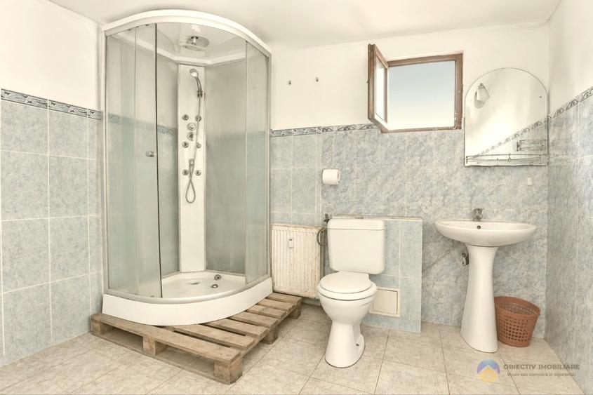 Casă cu 5 camere cu Canalizare în Săvinești