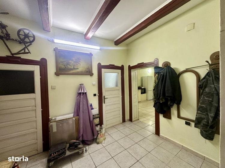 Casă cu 4 camere în Central