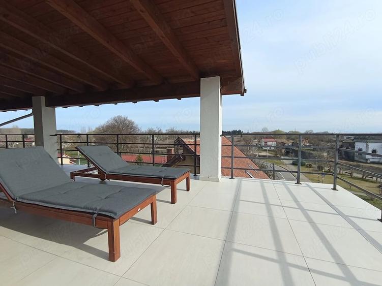 Apartament cu 3 camere decomandat, mobilat în Crișan