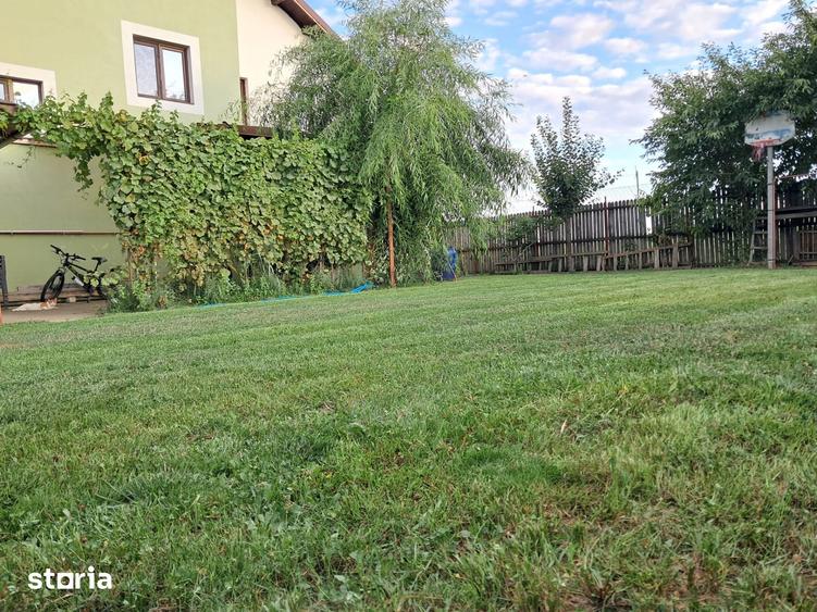 Casă cu 5 camere cu Teren 500 Mp în Războieni