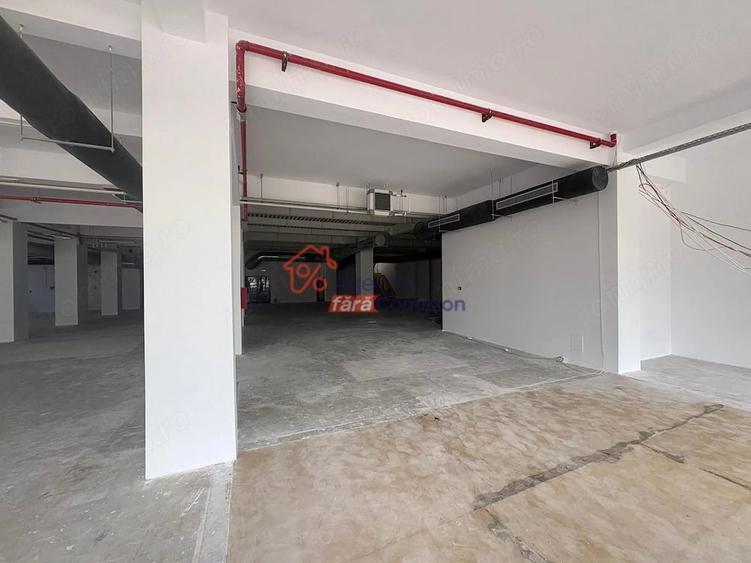 Spațiu comercial, de 800 mp, în Podu Roș