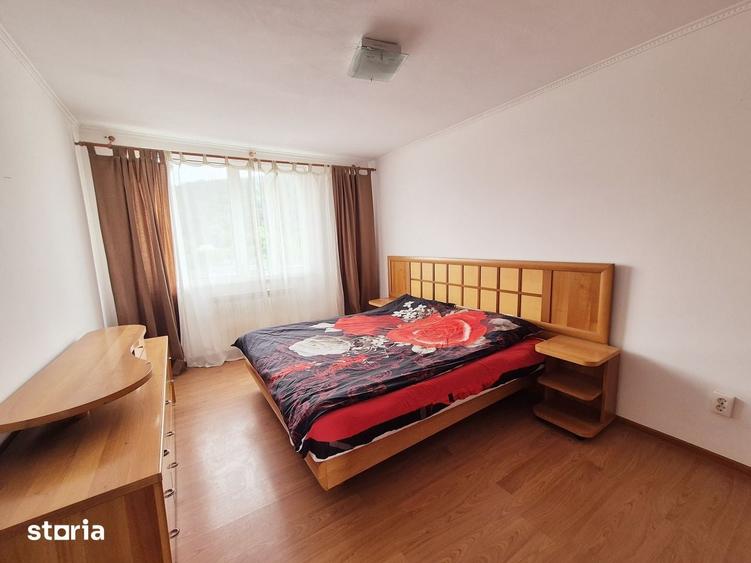 Apartament cu 3 camere decomandat în Est
