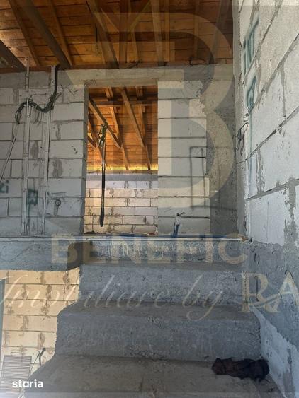 Casă cu 5 camere cu Teren 776 Mp în Cocorăștii Colț
