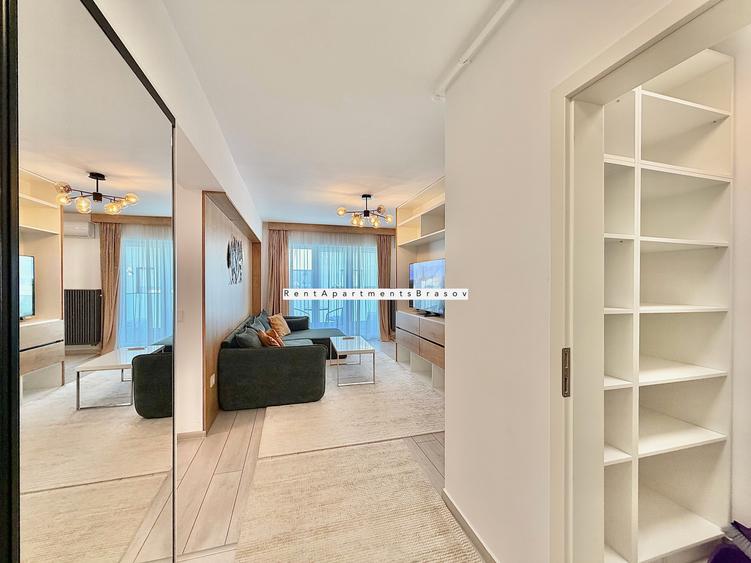Apartament cu 3 camere decomandat în Tractorul