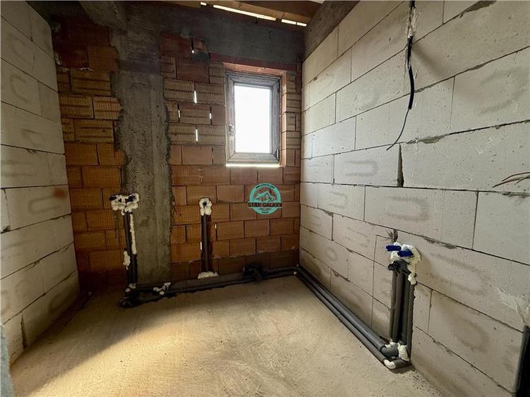 Duplex cu 4 camere cu Canalizare în Corunca
