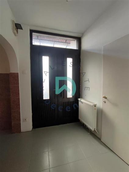 Casă individuală cu 4 camere cu Canalizare în Schei