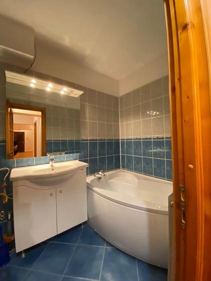 Apartament cu 3 camere decomandat în Banca Națională