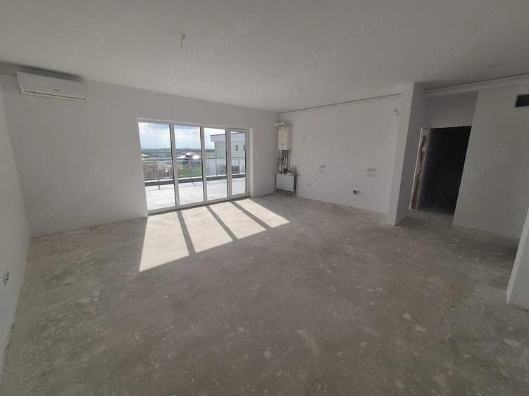 Apartament cu 4 camere semidecomandat în Micălaca