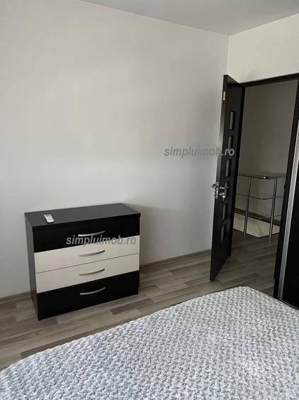 Apartament cu 3 camere semidecomandat, mobilat în Colentina