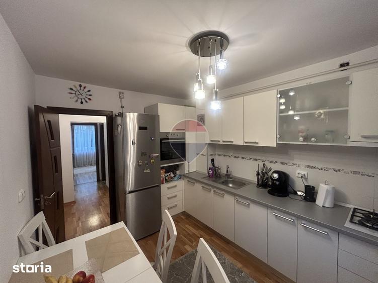 Apartament cu 3 camere decomandat în Traian