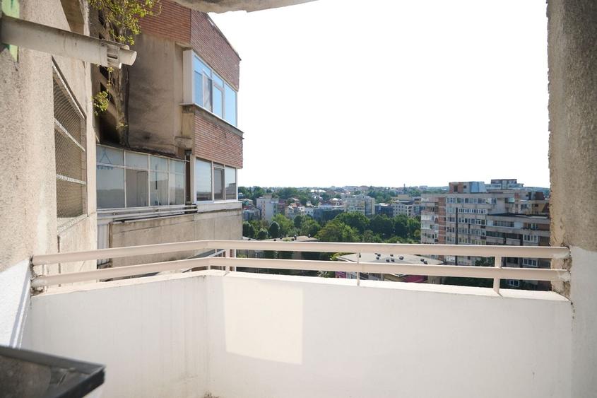 Apartament cu 4 camere decomandat în Central