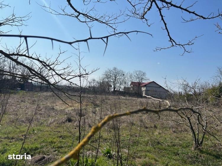 Teren de 1000 mp, în Corbu