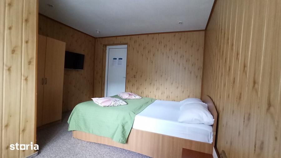 Casă cu 9 camere cu Teren 250 Mp în Central