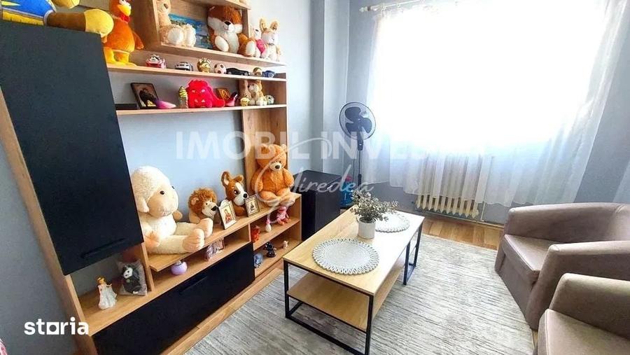 Apartament cu 4 camere decomandat în Cetate