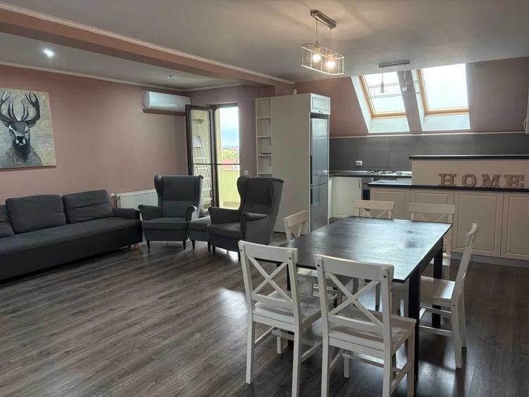 Apartament cu 3 camere semidecomandat, mobilat în Florești