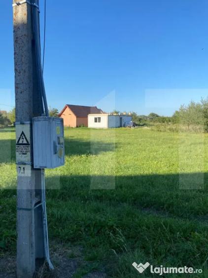 Teren de 866 mp, în Boroșneu Mare