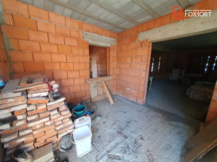 Casă individuală cu 5 camere cu Garaj în Uliuc