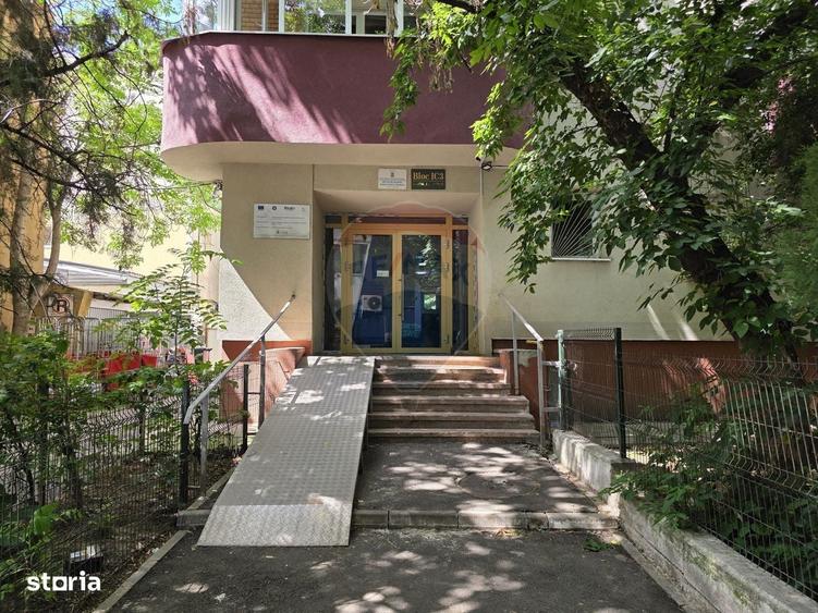 Garsonieră decomandată în Titan