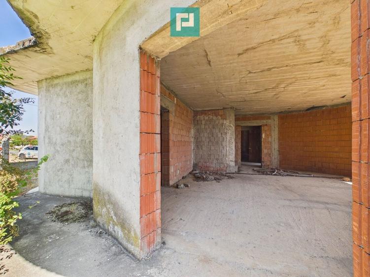 Casă individuală cu 9 camere cu Canalizare în Zimandu Nou