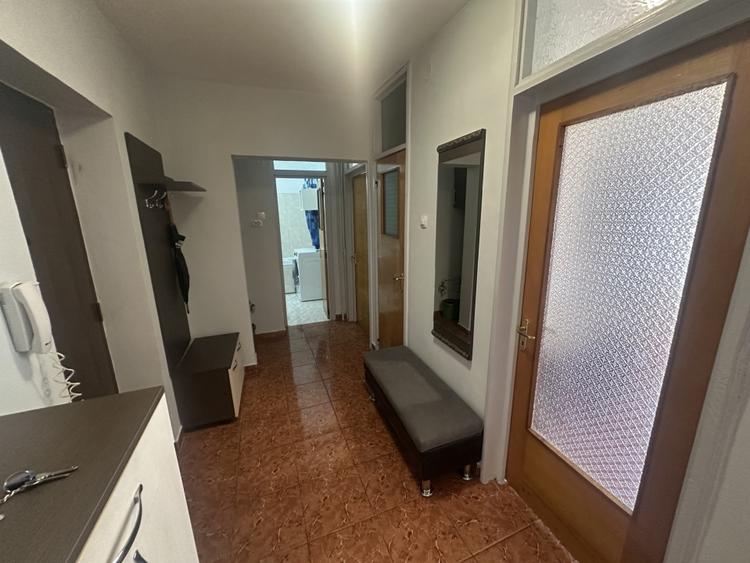 Apartament cu 2 camere decomandat, mobilat în Calea Călărașilor
