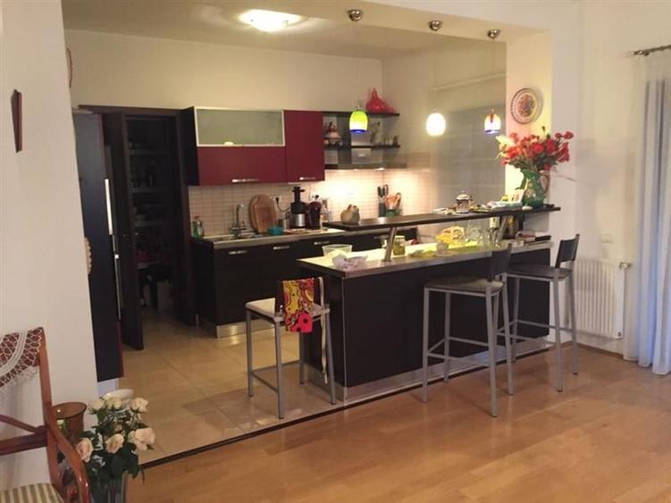 Casă individuală cu 6 camere cu Teren 550 Mp în Băneasa