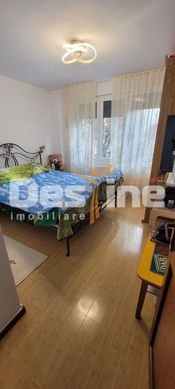 Apartament cu 3 camere decomandat în Craiter