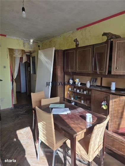 Apartament cu 3 camere decomandat în Careiului