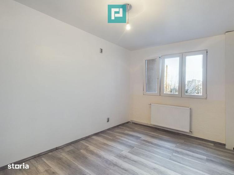 Apartament cu 3 camere semidecomandat în Aurel Vlaicu