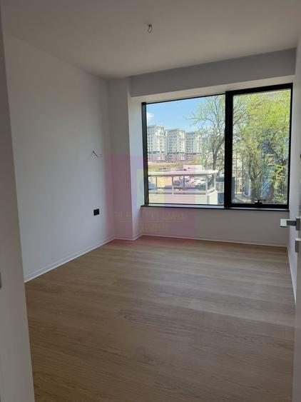 Apartament cu 4 camere decomandat în Lacul Tei