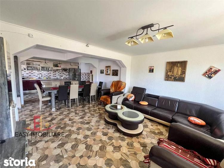 Casă cu 8 camere cu Teren 1680 Mp în Central