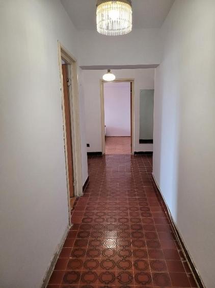 Apartament cu 4 camere decomandat, mobilat în P-ța Dorobanți