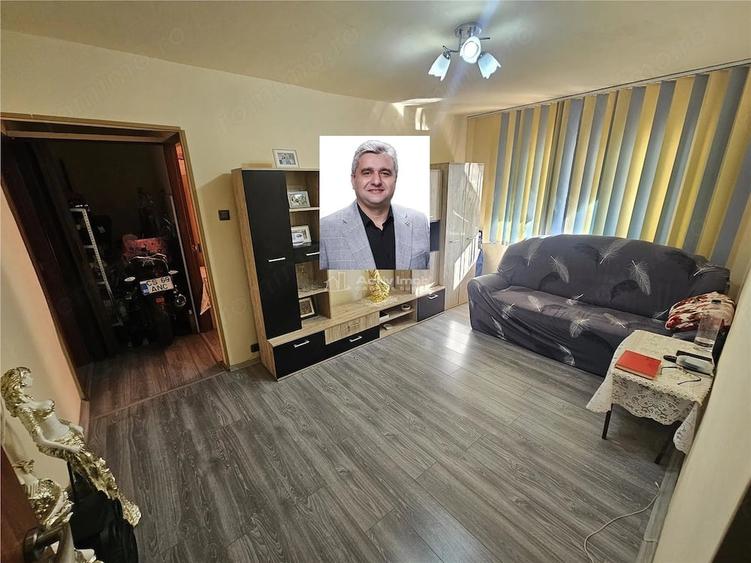 Apartament cu 3 camere semidecomandat în Micro III